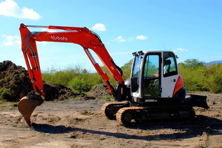 Location mini-pelle sur chenilles Martinique